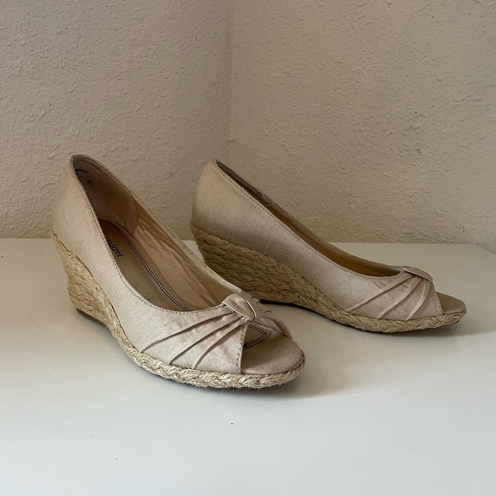 NATURALIZER wedge heels